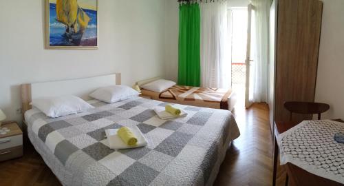 Кровать или кровати в номере Guesthouse Familija Tariba