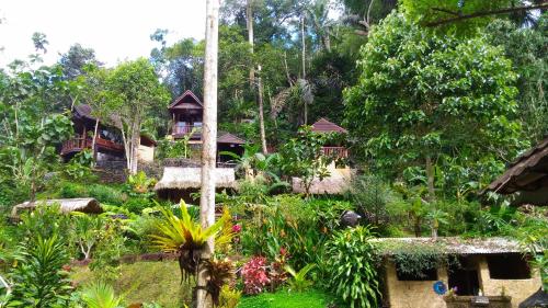 a resort with a garden with trees and plants at Bali Jungle Resort in Tegalalang