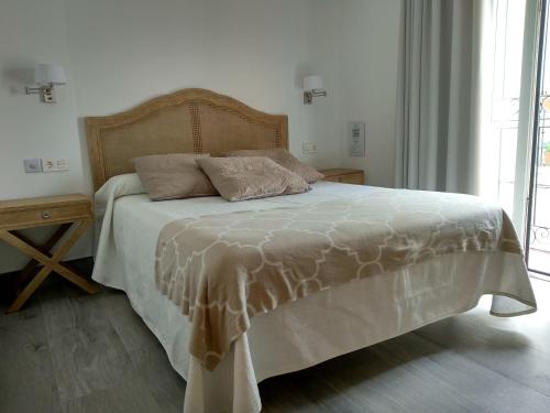 Ένα ή περισσότερα κρεβάτια σε δωμάτιο στο Hostal Enriqueta