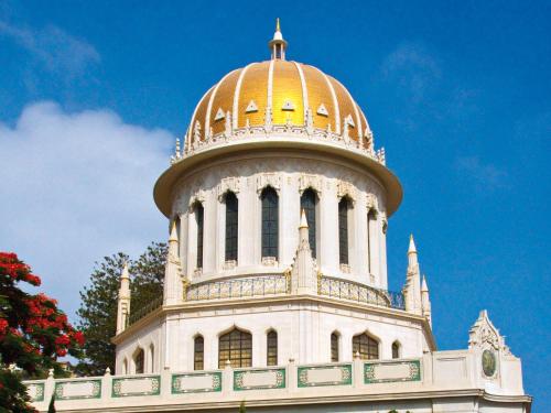 a building with a gold dome on top of it at Dan Carmel Haifa in Haifa