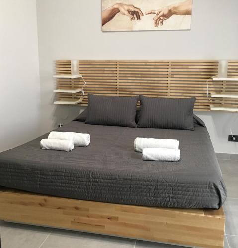 a large bed with two pillows on top of it at Enna Inn Centro in Enna