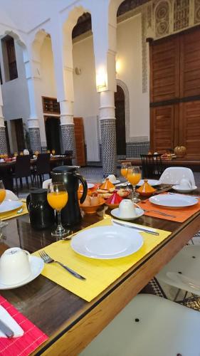 Makanan di atau berdekatan riad ini