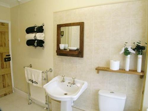 A bathroom at Forest View 