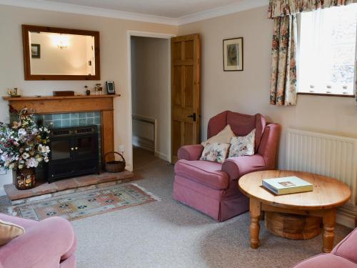 A seating area at Mews Cottage 