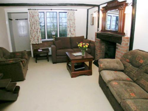 A seating area at Pipewell Cottage 