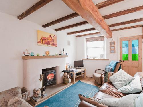 A seating area at Sunny Cottage 