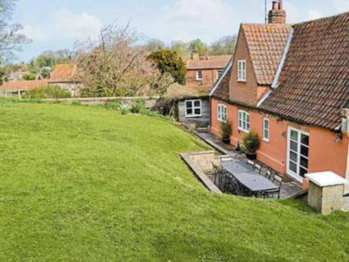 The building where the vacation home is located 