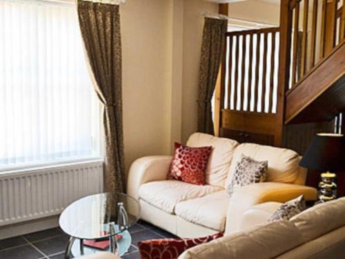 A seating area at The Annex At Mitchells Cottage 