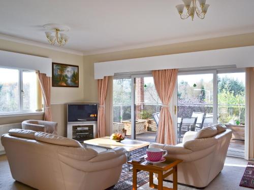 A seating area at Bishops Hill View 