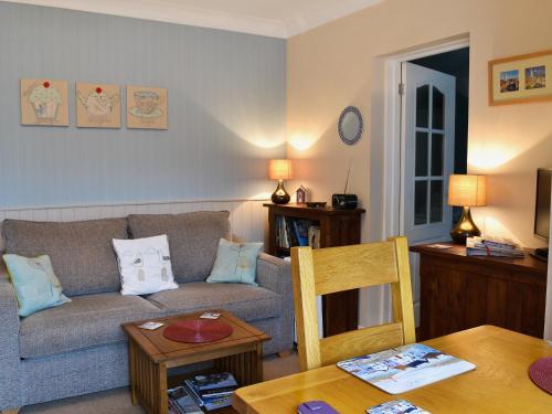 A seating area at Golden Mile Apartment 