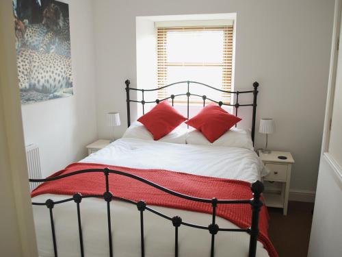 A bed or beds in a room at Dairy Cottage 