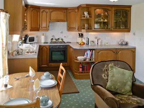 A kitchen or kitchenette at Town Pasture Cottage 