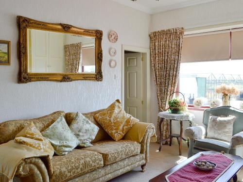 A seating area at Old Hollow Cottage 