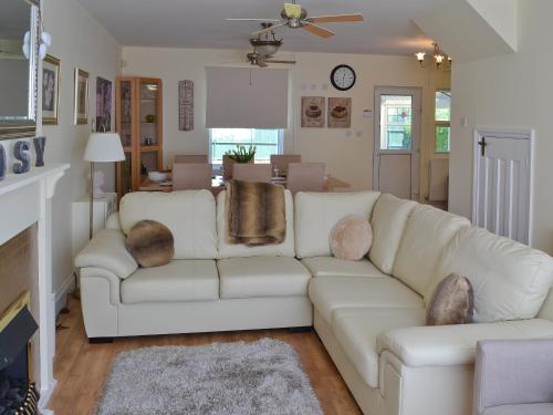 A seating area at Jefferson Villa 