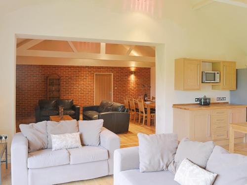 A seating area at Cooks Farm Barn No5 