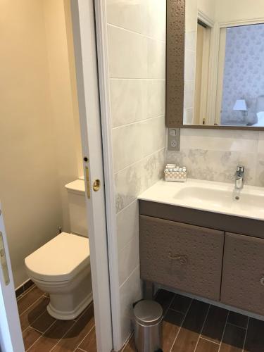 Bilik mandi di Chambres d'hotes de Pouzelande