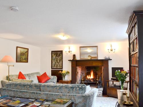 A seating area at The Great Lodging Garden Flat 