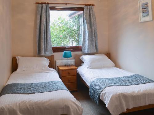 A bed or beds in a room at Lochside 
