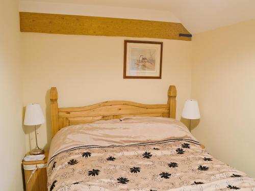 A bed or beds in a room at May Cottage 