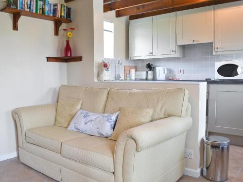 A seating area at Shrimp Cottage 