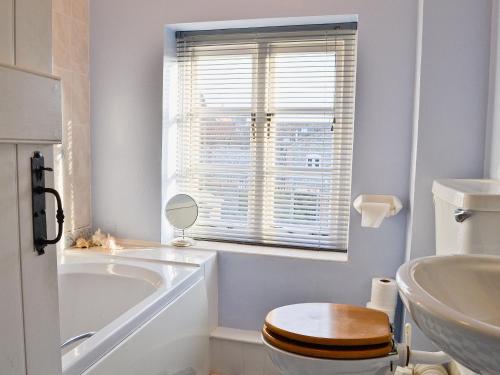 A bathroom at Shrimp Cottage 