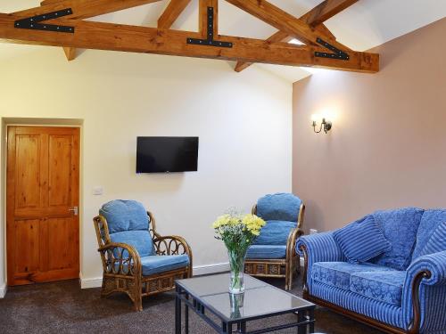 A seating area at Puffin Cottage 