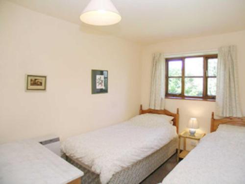 A bed or beds in a room at No 3 Willow Cottage 