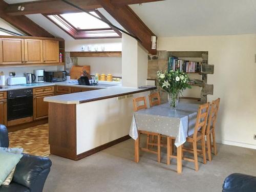 A kitchen or kitchenette at Waterwheel 