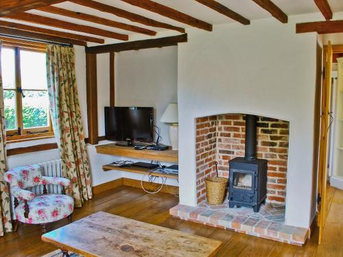 A television and/or entertainment center at Sunshine Field Cottage 