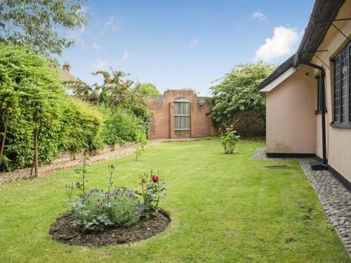 A garden outside Dickory Cottage 