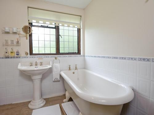 A bathroom at Dickory Cottage 