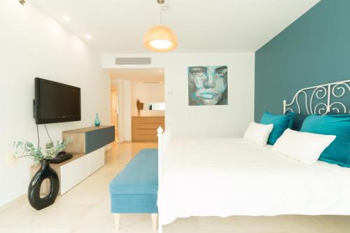 Gallery image of High Class Condo at Marina by FeelHome in Herzelia 