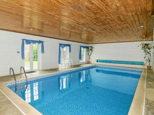 The swimming pool at or near The Mews 