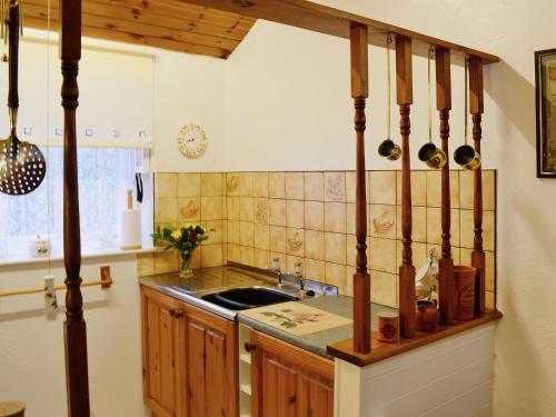 A kitchen or kitchenette at The Warren 