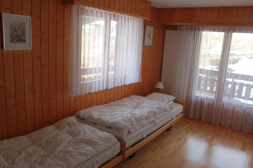 Postel nebo postele na pokoji v ubytování appartement dans le centre thermal les Sources Ovronnaz