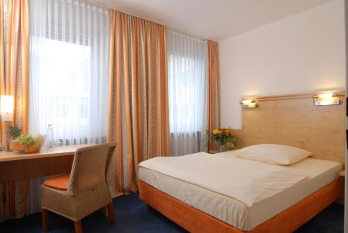 Hotel Amba Image