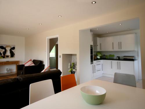 A kitchen or kitchenette at Edgewater 