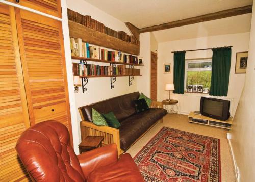 A seating area at Laytham'S Farm Cottage 