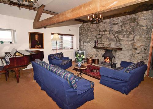 A seating area at Laytham'S Farmhouse 