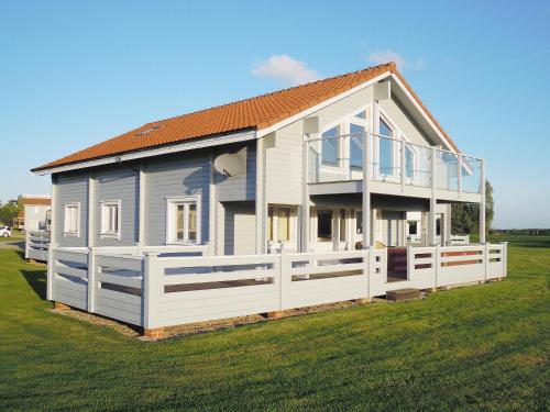 The building where the vacation home is located 