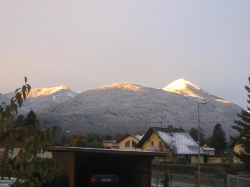 Vue générale sur la montagne ou vue sur la montagne depuis la maison d'hôtes