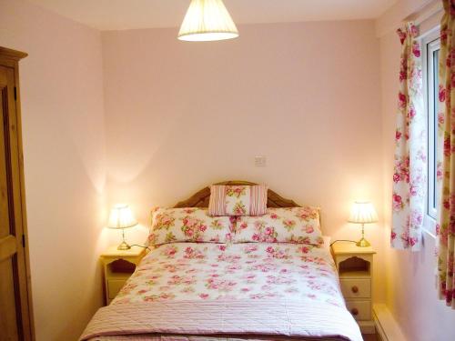 A bed or beds in a room at The Barn 