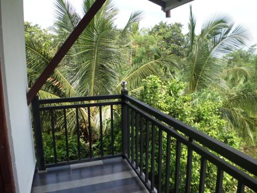 En balkon eller terrasse på Peacock Villa Resort