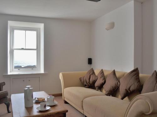 A seating area at Kingfisher Cottage 