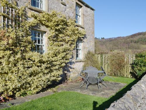 The building where the vacation home is located 