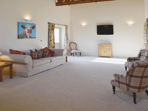 A seating area at Sutton Farm View 