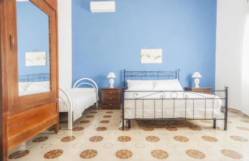 Cama o camas de una habitación en Appartamenti Mare Azzurro