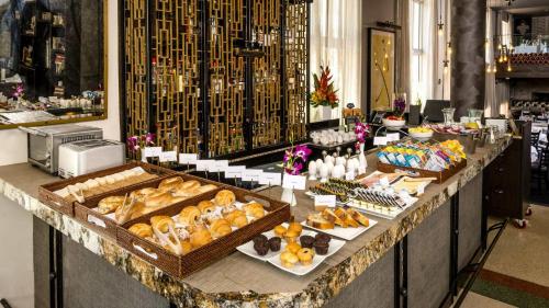 Comida en o cerca de este hotel