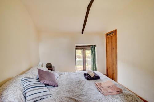 Postel nebo postele na pokoji v ubytování Abereithrin Cottage
