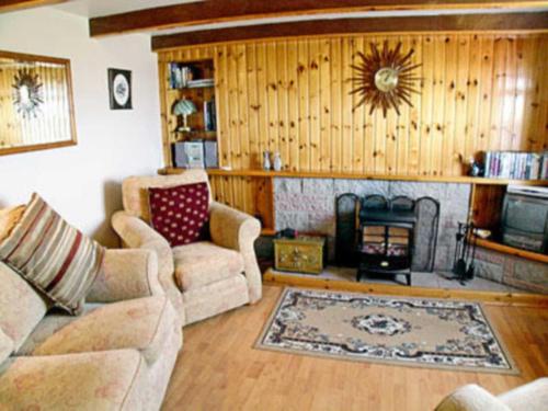 A seating area at Linicro Cottage 